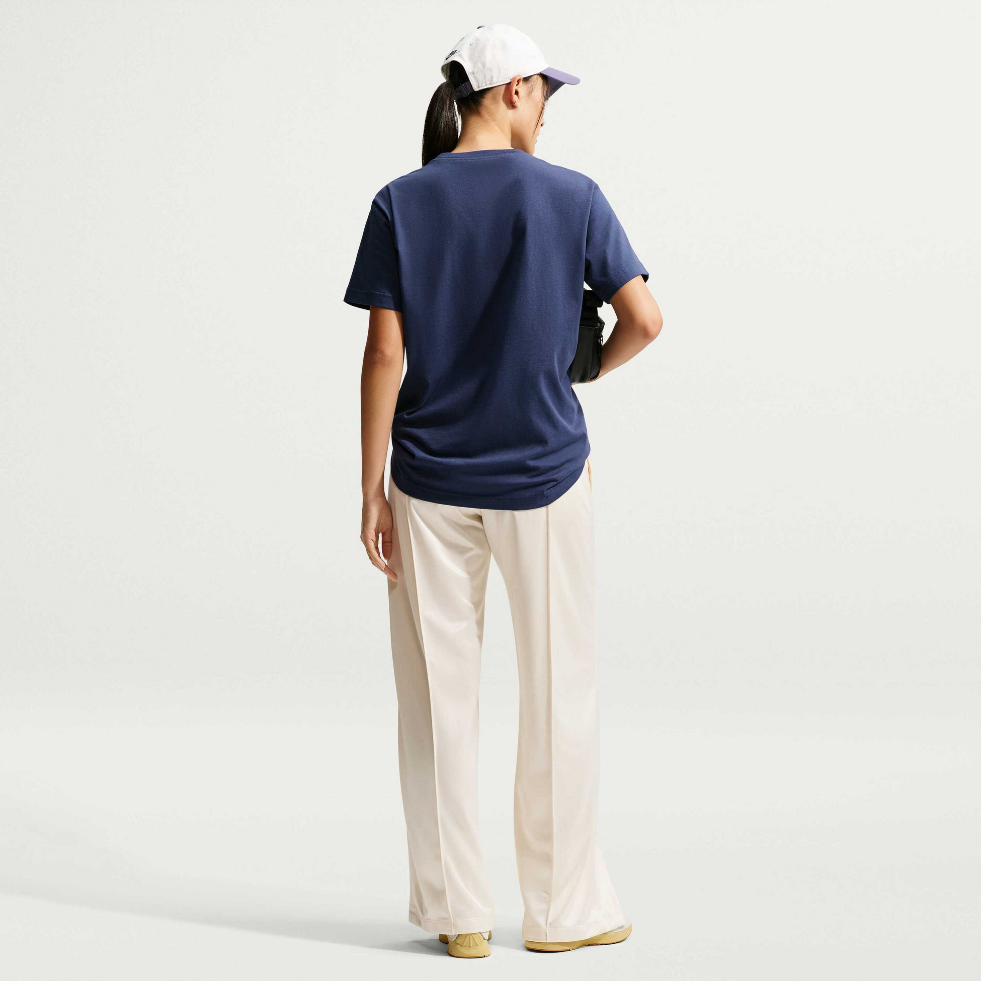 NIKE, Women's Oversized T-shirt Sportswear Classic