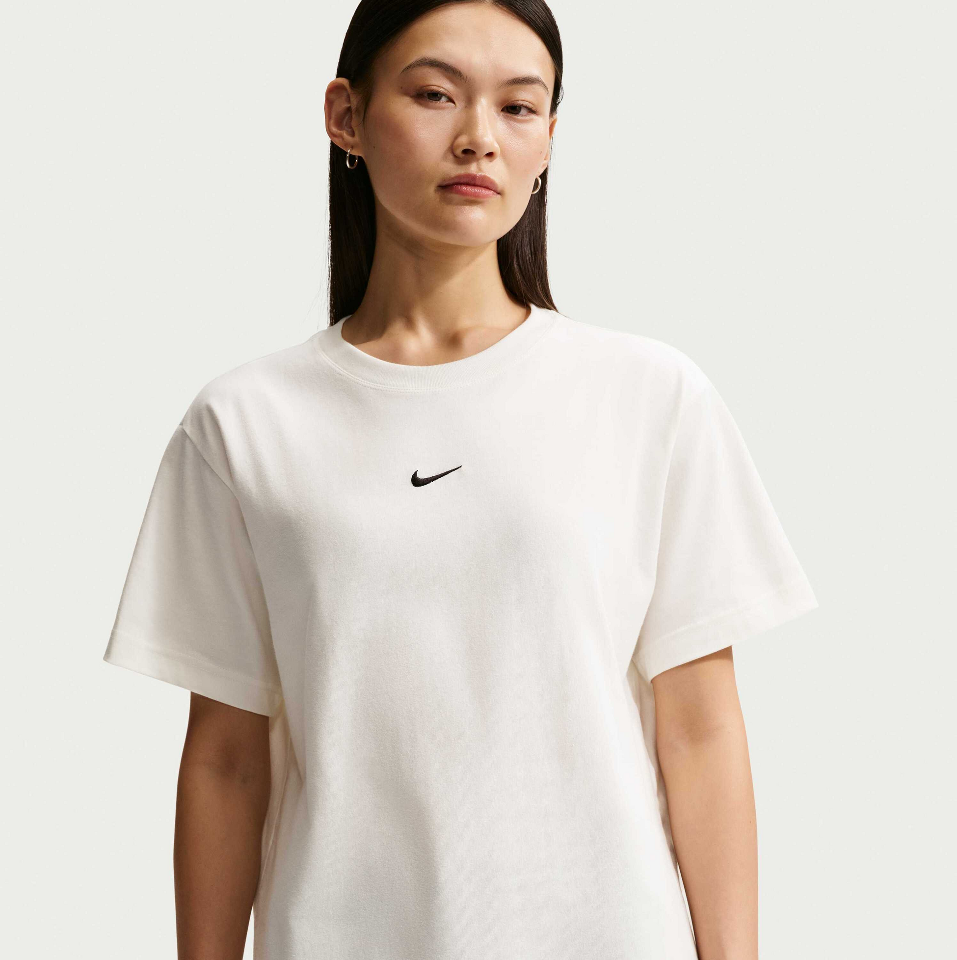 NIKE, Women's Oversized T-shirt Sportswear Classic