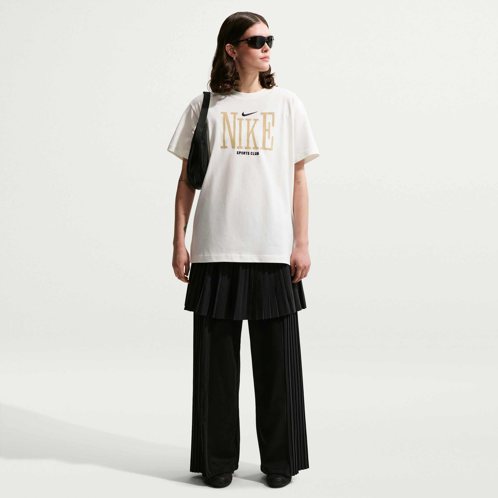 NIKE, Women's Oversized T-shirt Sportswear Classic