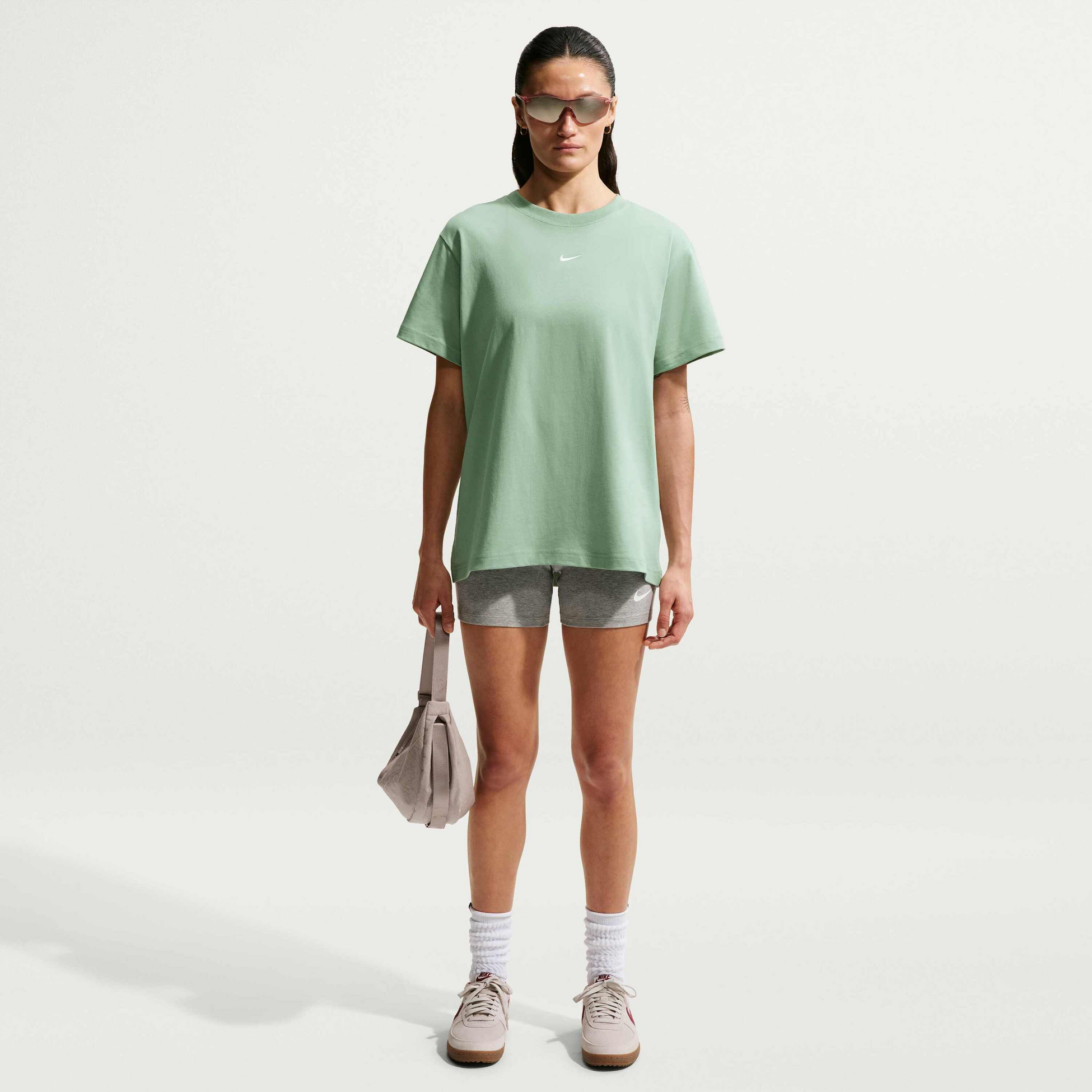 NIKE, Women's Oversized T-shirt Sportswear Classic