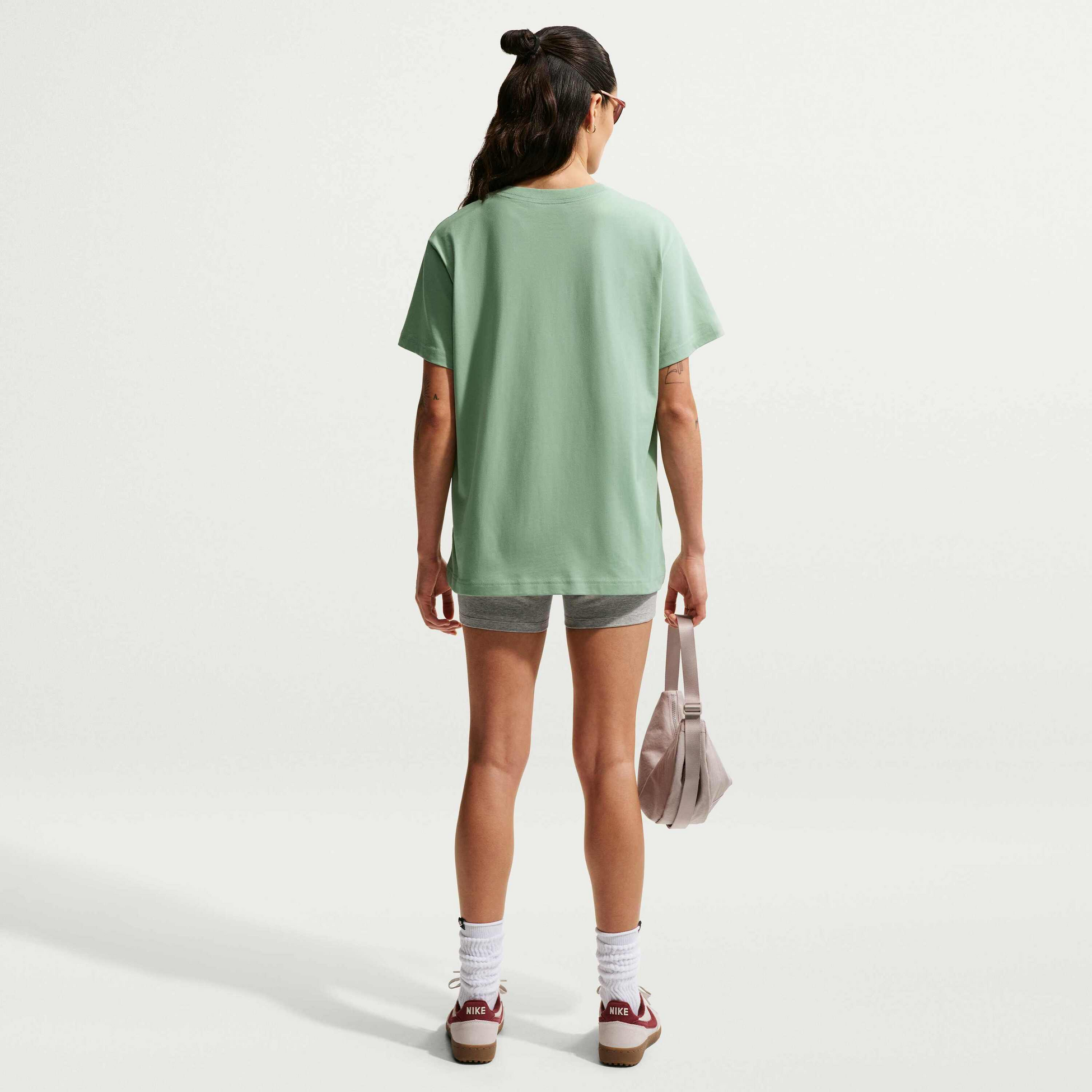 NIKE, Women's Oversized T-shirt Sportswear Classic