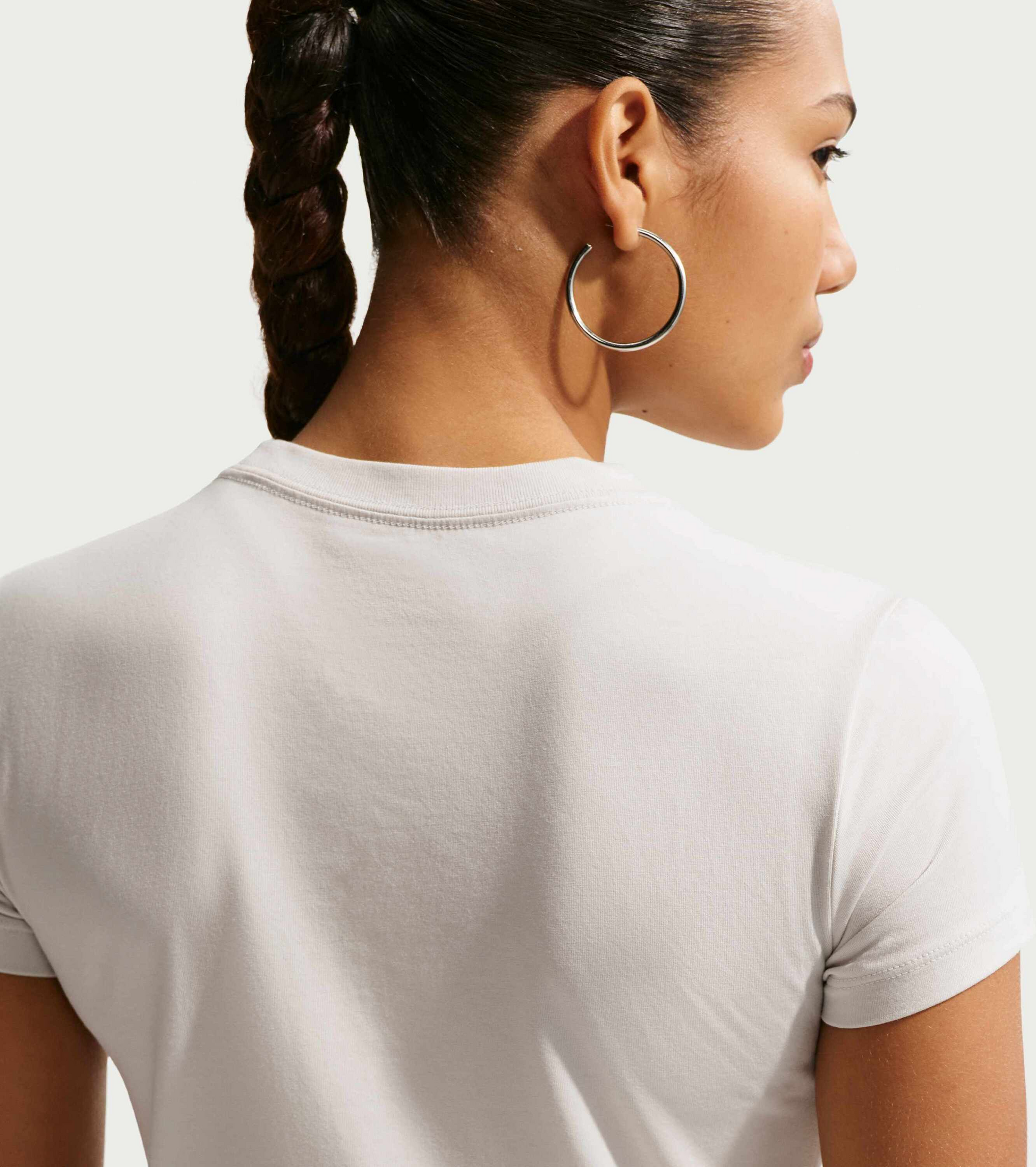 NIKE, Women's Slim Mod-cropped T-shirt Sportswear Chill Knit