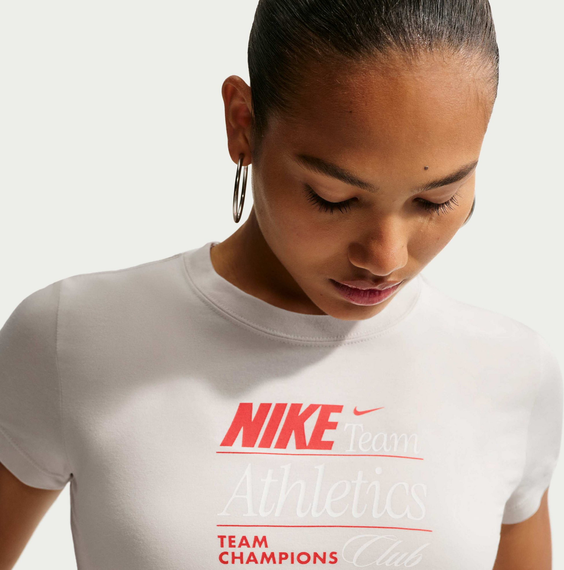 NIKE, Women's Slim Mod-cropped T-shirt Sportswear Chill Knit