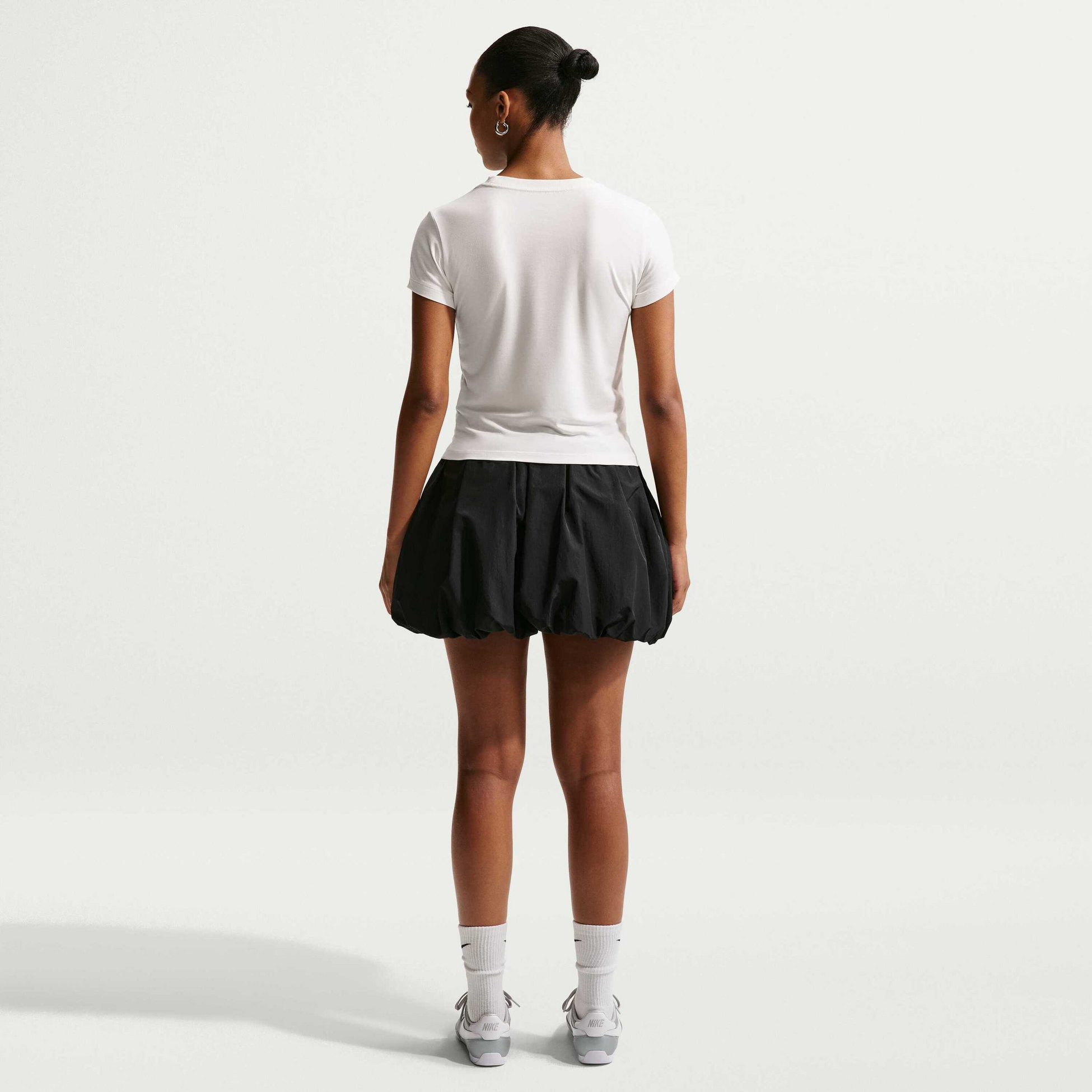 NIKE, Women's Slim Mod-cropped T-shirt Sportswear Chill Knit