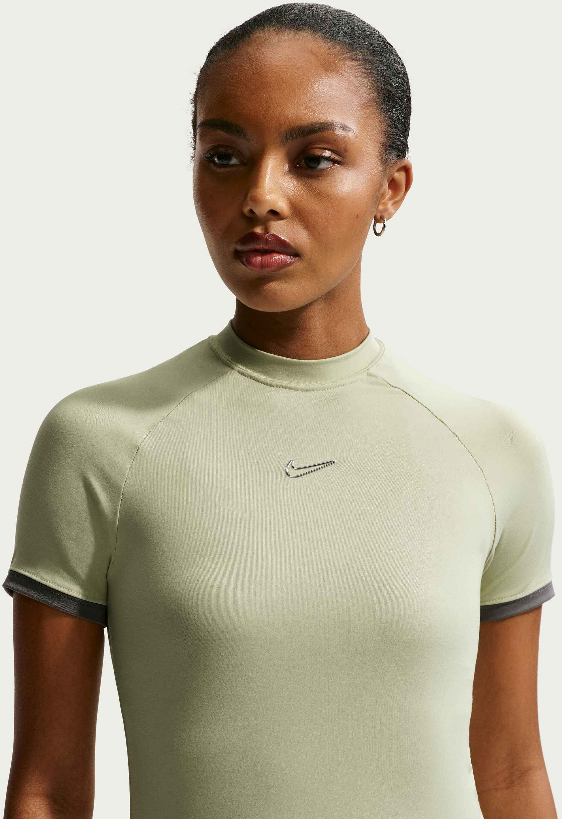 NIKE, Women's Slim Short-sleeve Top Sportswear