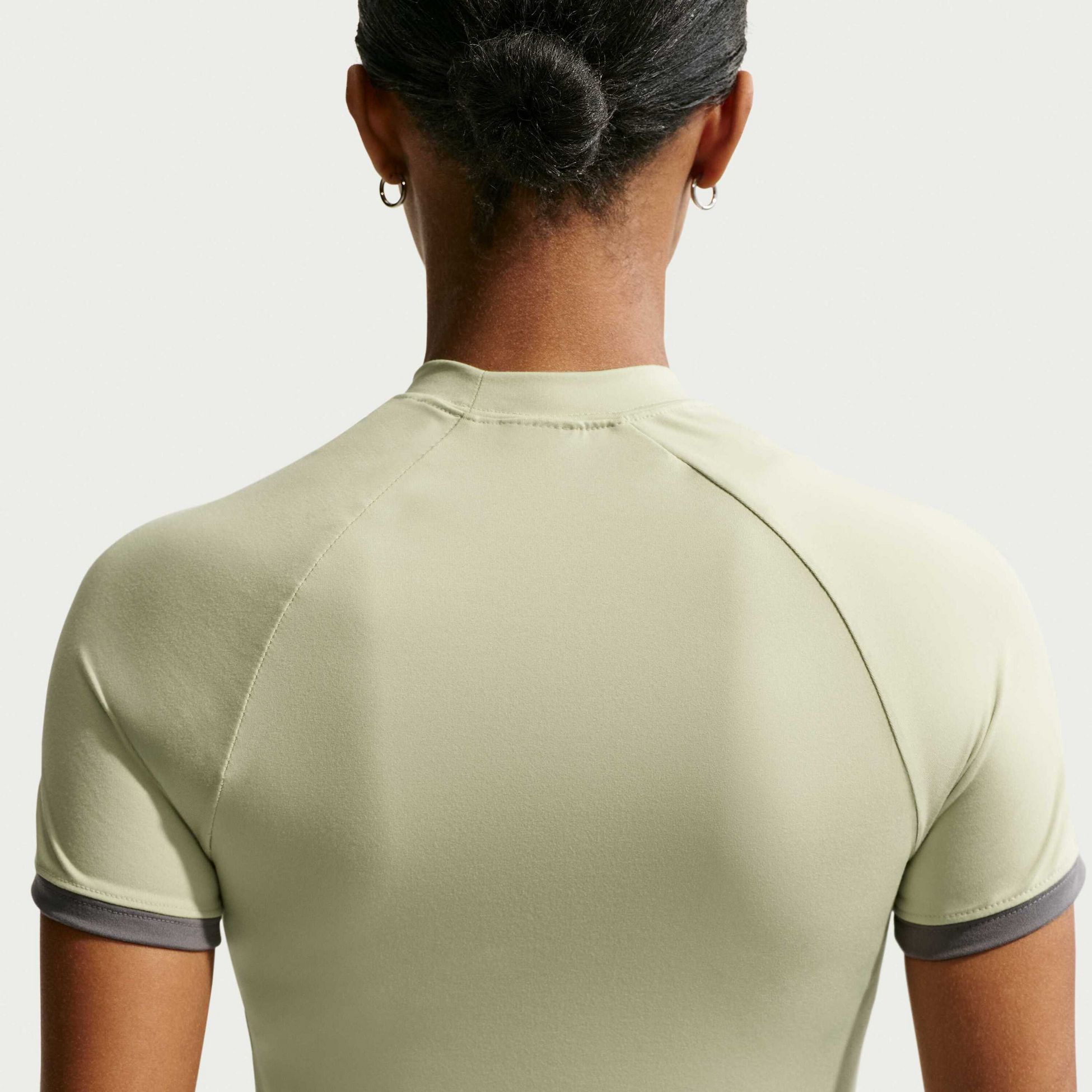 NIKE, Women's Slim Short-sleeve Top Sportswear