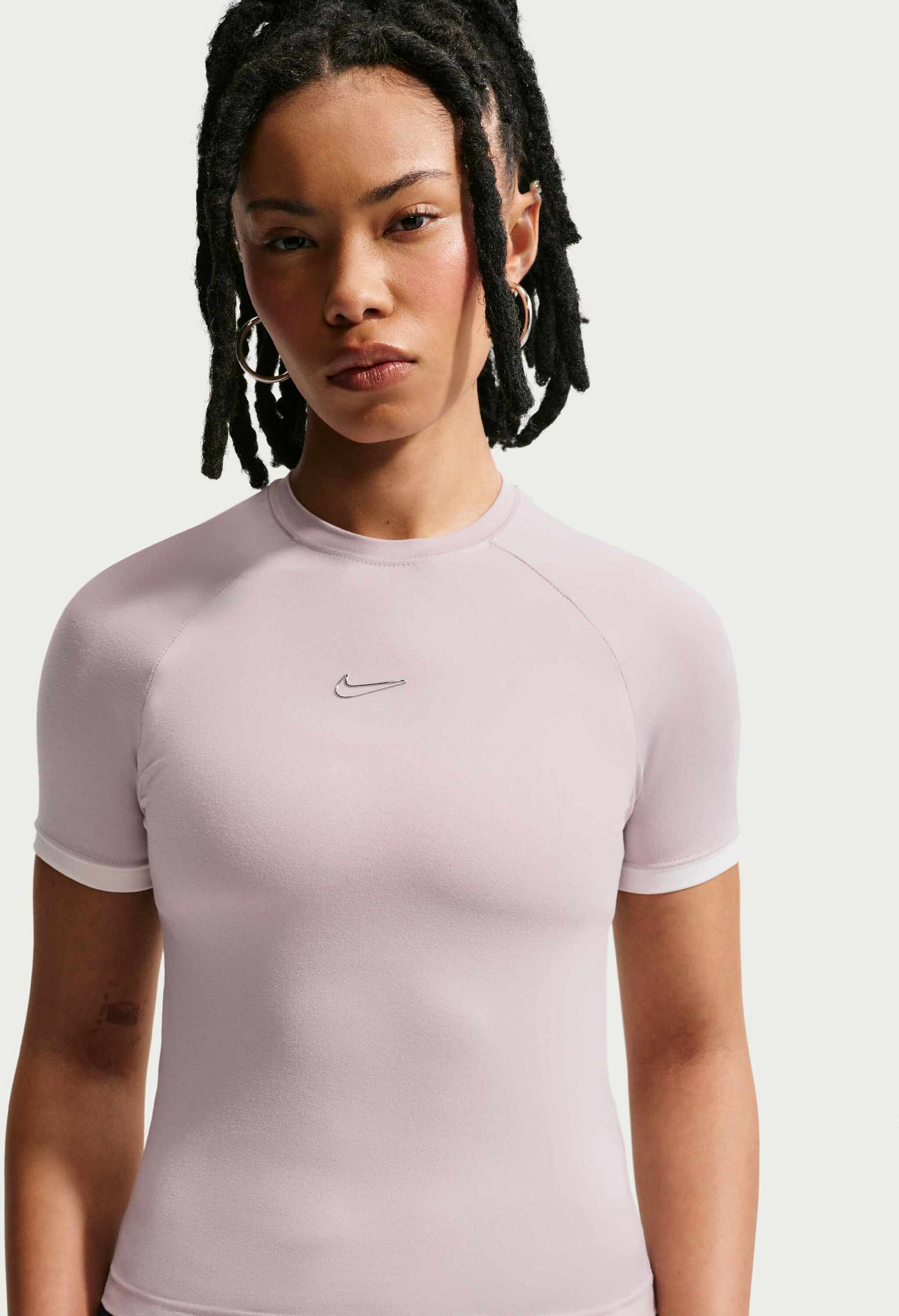 NIKE, Women's Slim Short-sleeve Top Sportswear