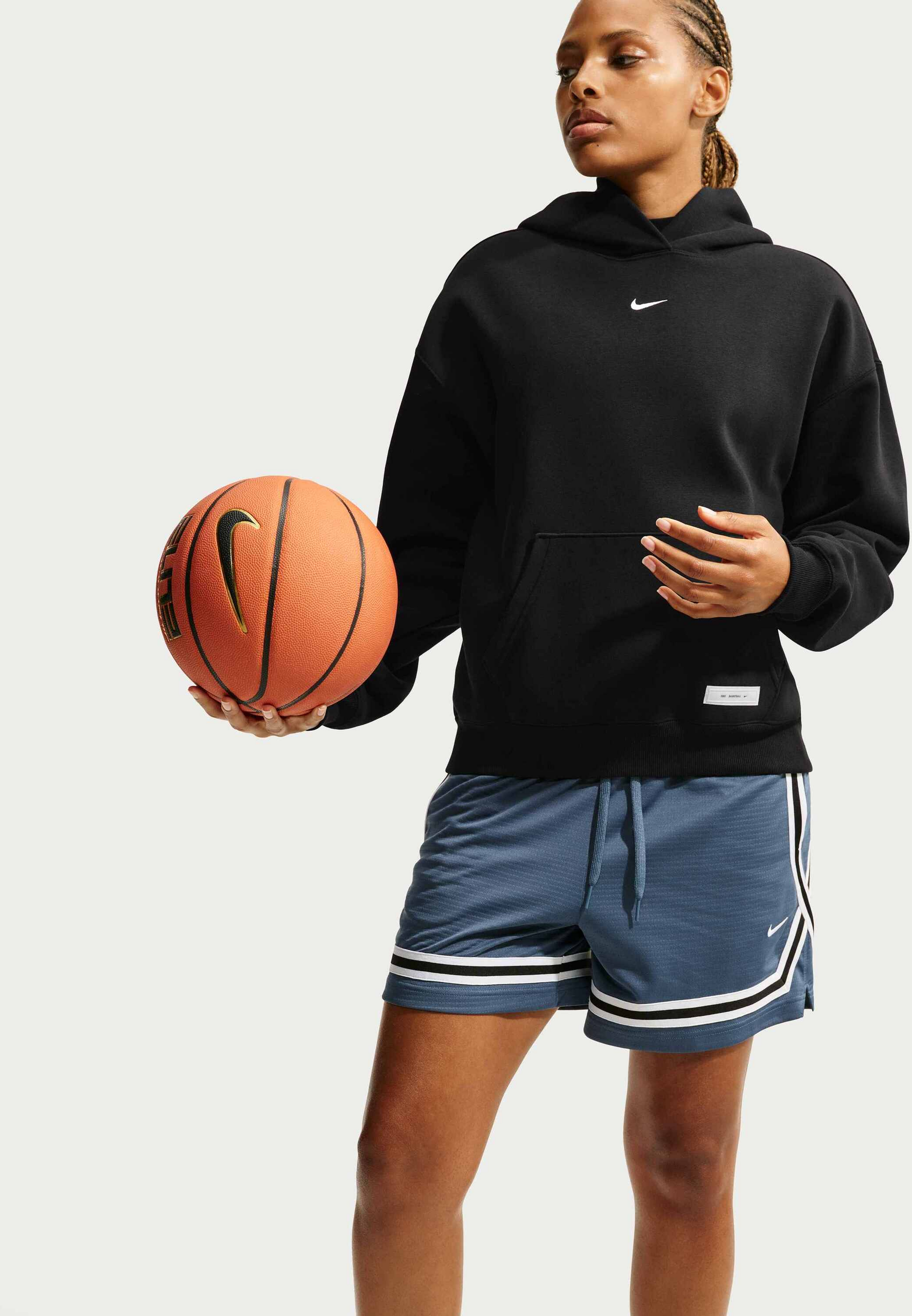 NIKE, Women's Therma-fit Basketball Performance Hoodie Nike