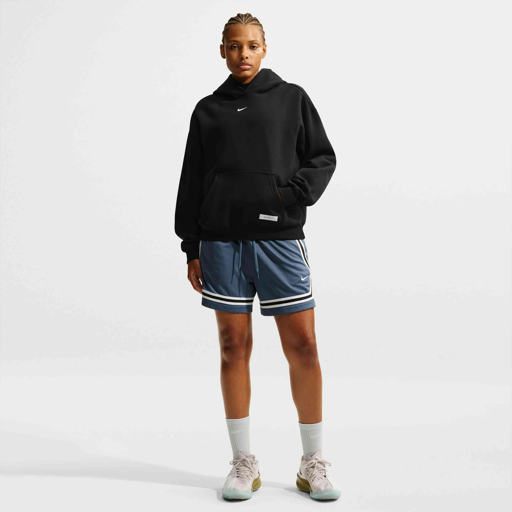 NIKE, Women's Therma-fit Basketball Performance Hoodie Nike