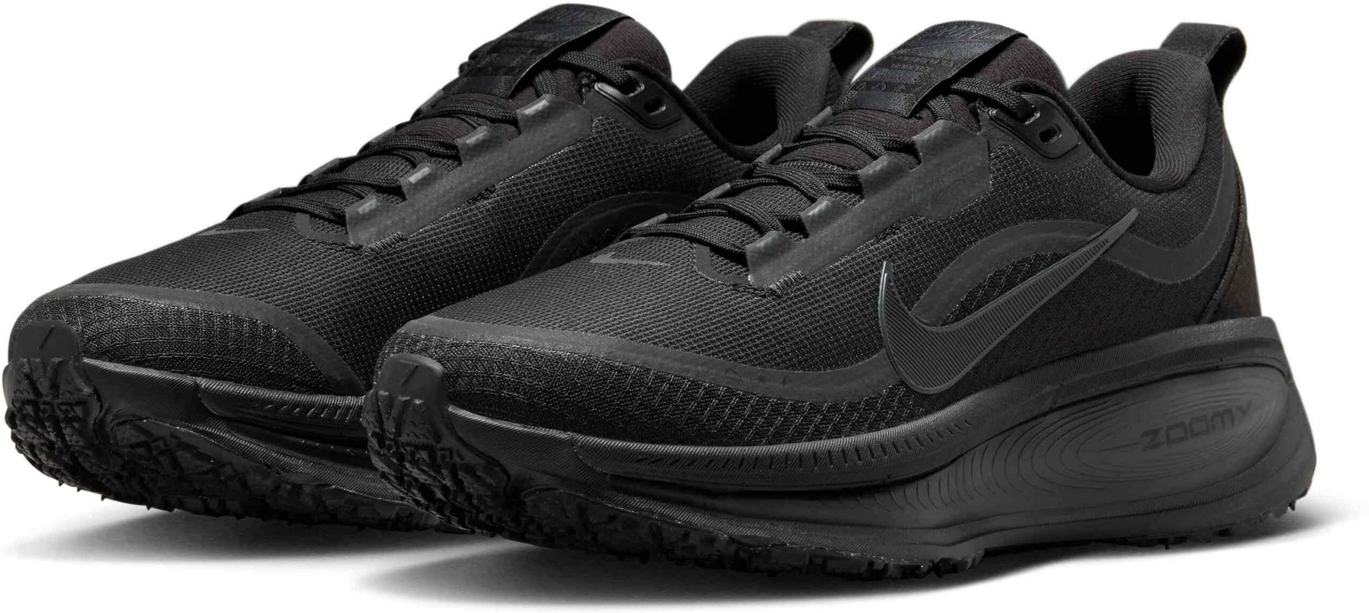 NIKE, Women's Waterproof Road Running Shoes With Reflective Design Accents Vomero 18 Gore-tex