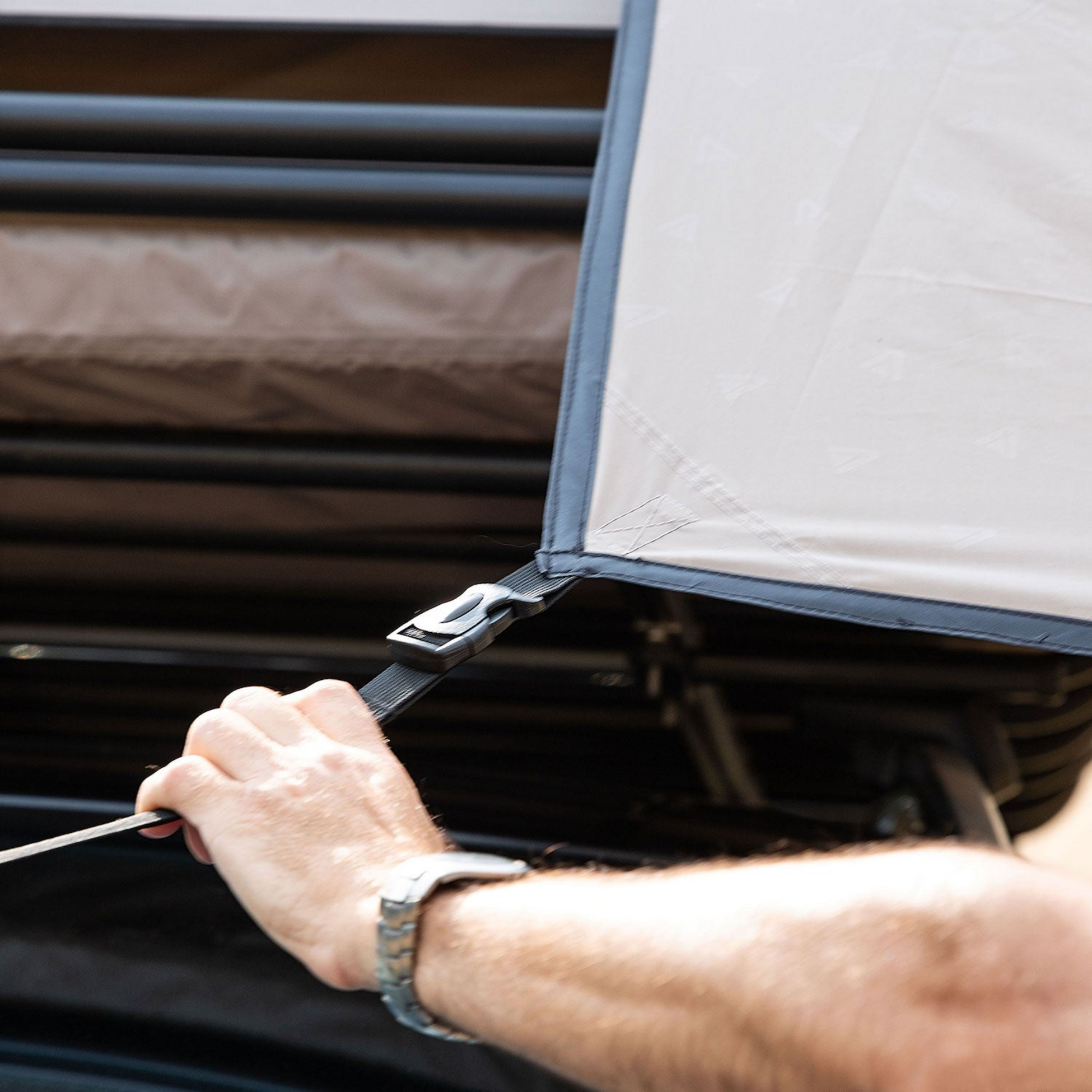 TAMBU, Yano Sun Tarp