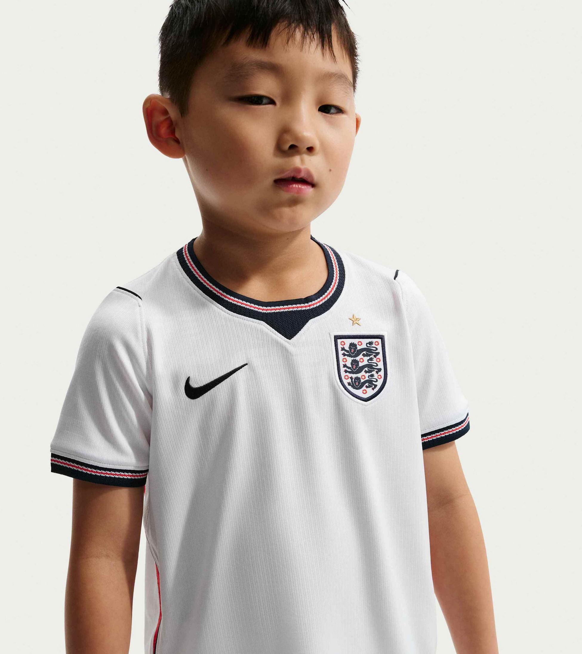 NIKE, Younger Kids' Football Replica 3-piece Kit England 2026 Stadium Home