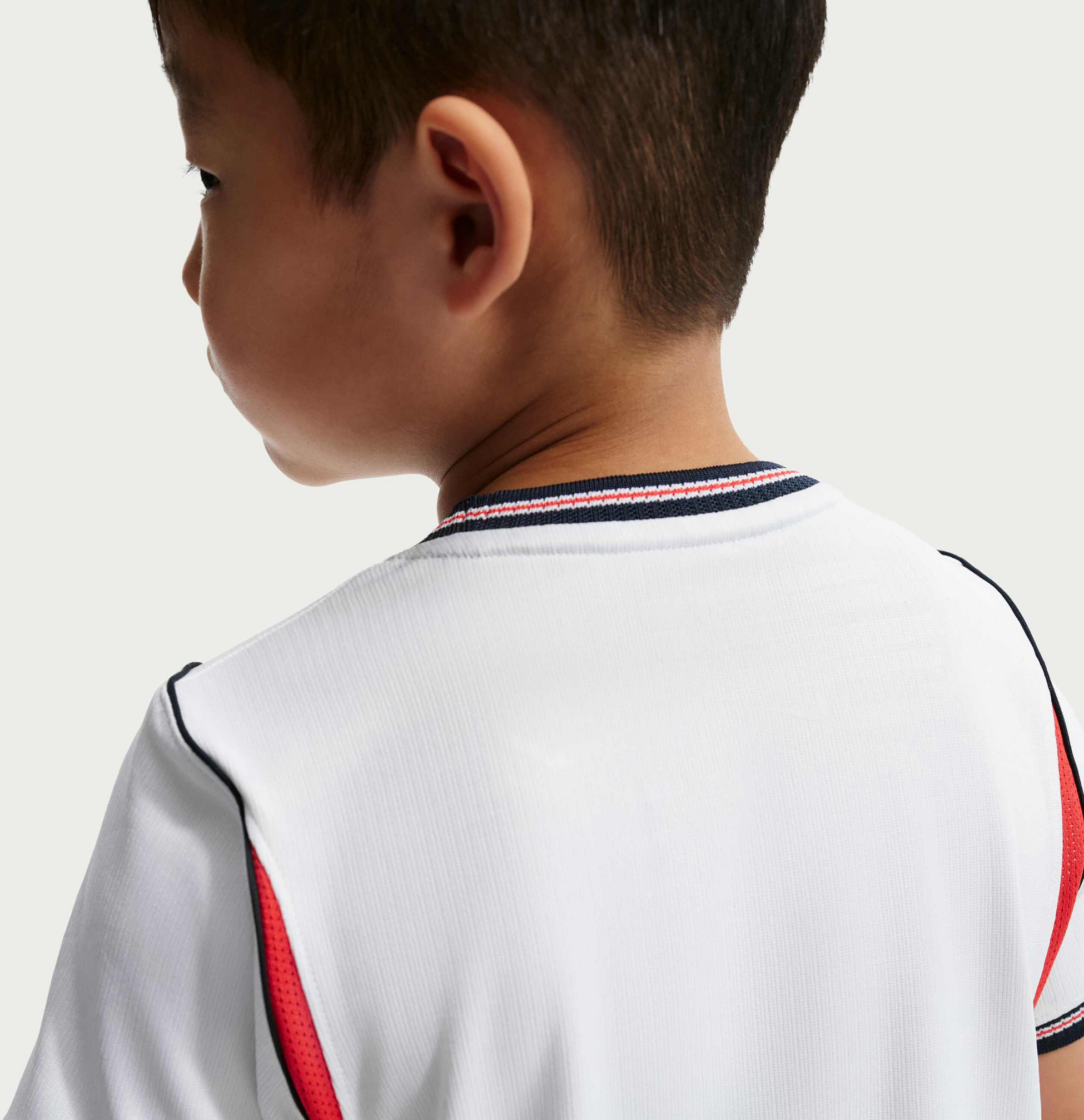 NIKE, Younger Kids' Football Replica 3-piece Kit England 2026 Stadium Home