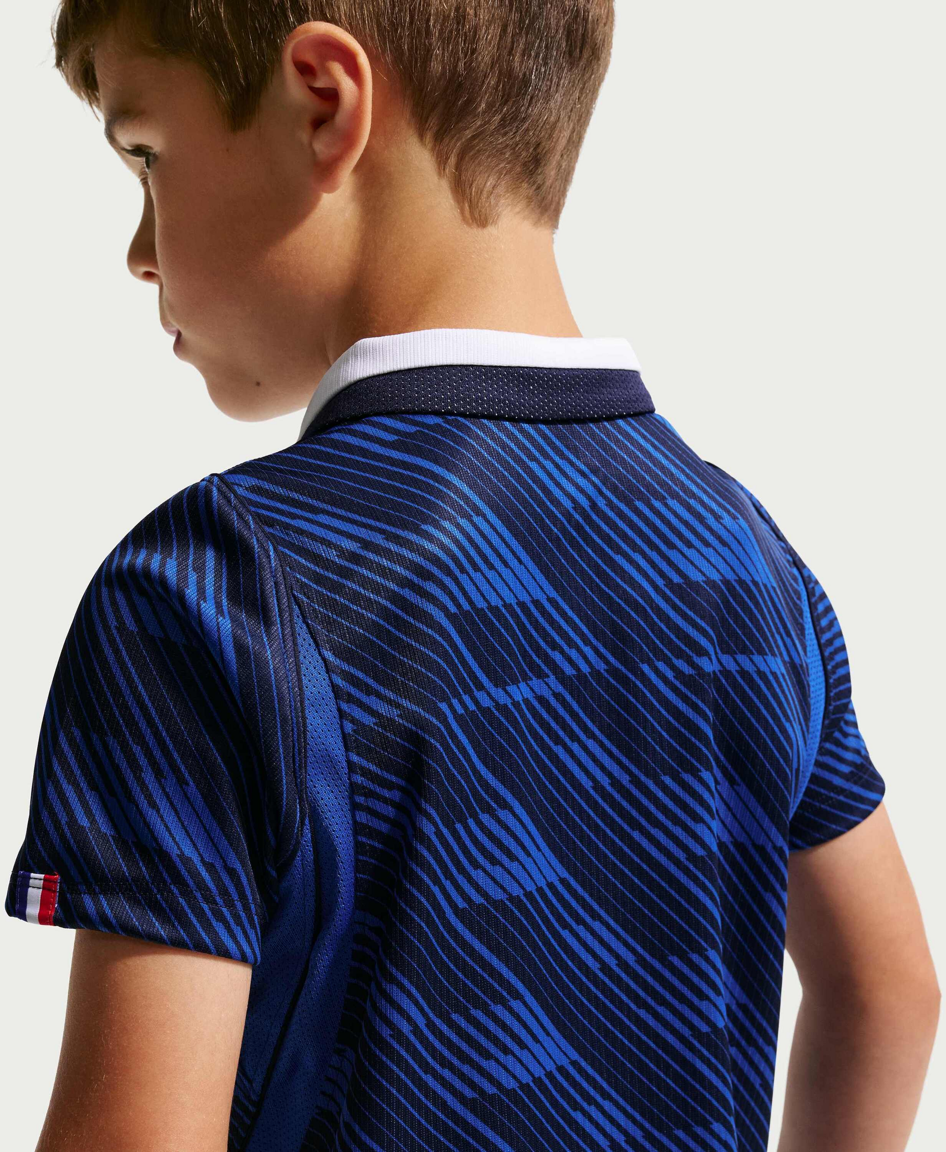 NIKE, Younger Kids' Football Replica 3-piece Kit Fff 2026 Stadium Home