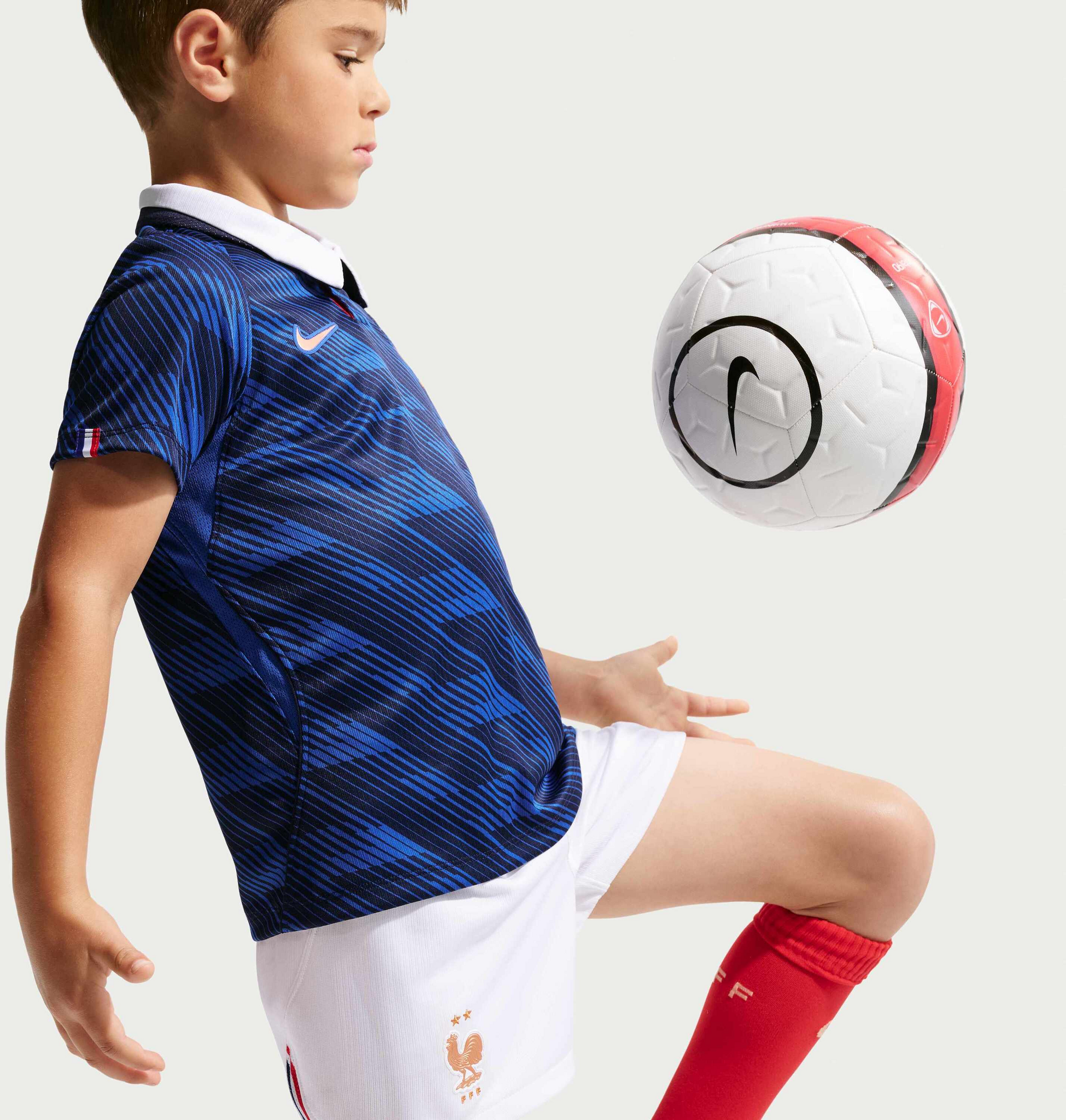 NIKE, Younger Kids' Football Replica 3-piece Kit Fff 2026 Stadium Home